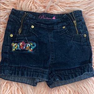 babygirl shorts - 3t with color badge decal